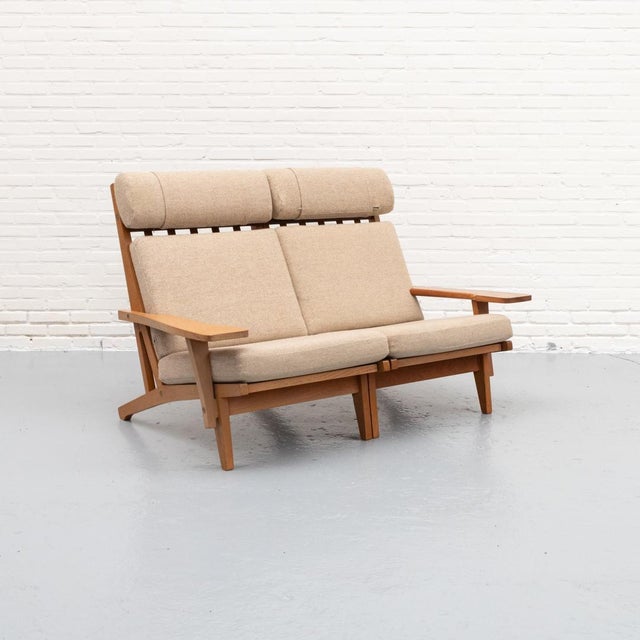 GE-375/2 Two-Seater Sofa by Hans Wegner for Getama For Sale - Image 15 of 15