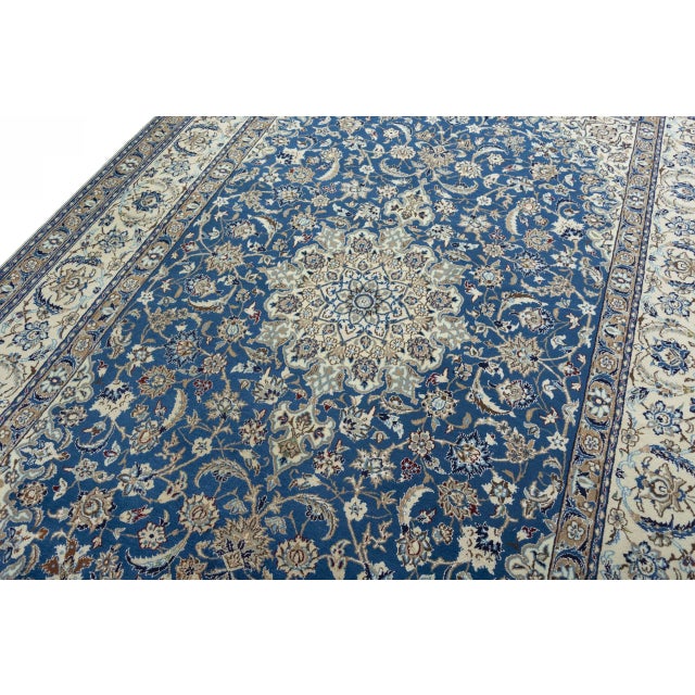 Hand-Knotted Nain 9la Oriental Rug with Silk For Sale - Image 5 of 13