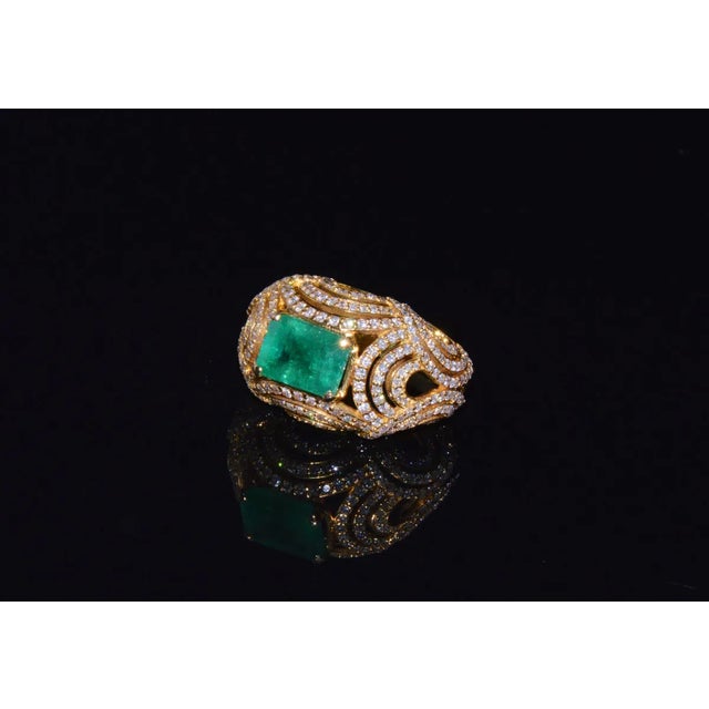Certified Natural 5.45Cts VS F Diamond Emerald 18K Solid Gold Dome Bombay Ring, size 6.75 For Sale - Image 11 of 12