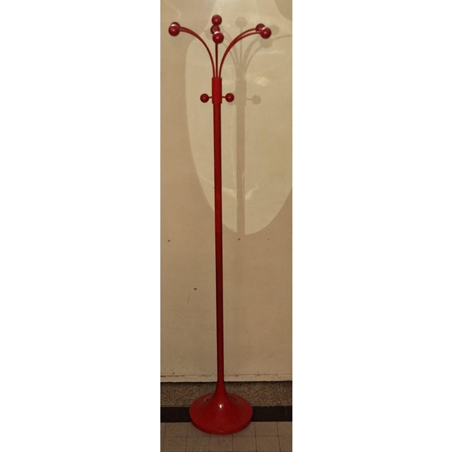 Postmodern Coat Rack in Red Metal, 1980s, in Good conditions. Designed 1980 to 1989