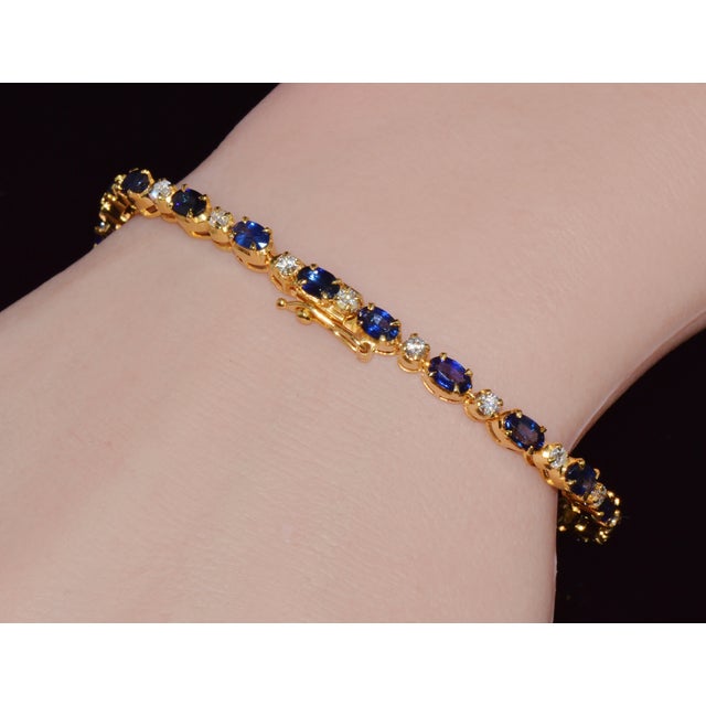 Royal Blue Certified Natural 7ct Blue Sapphire Diamond 18k Gold Tennis Stacking Bracelet For Sale - Image 8 of 16