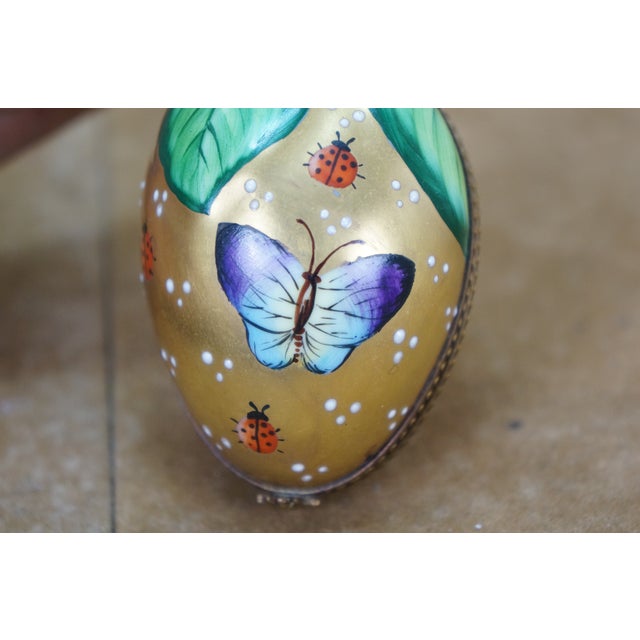 Late 20th Century Parry Vieille Limoges France Peint Main Gold Butterfly Ladybug Egg Keepsake Box For Sale - Image 9 of 12