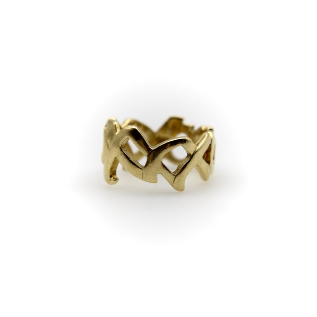 1980s 18k Gold Tiffany & Co. Paloma Picasso Graffiti Kiss Ring, Size 4.5 For Sale In Los Angeles - Image 6 of 12