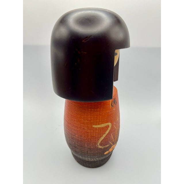 1980s Vintage Sosaku Kokeshi Doll in Red Kimono With Floral Kimono For Sale - Image 5 of 12