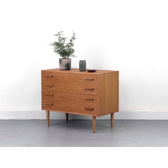 High-quality oak chest of drawers with four drawers. This beautiful piece impresses with its lovely details, such as the...