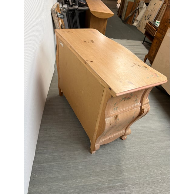 Pulaski Furniture Bombe Chest of Drawers For Sale - Image 9 of 12