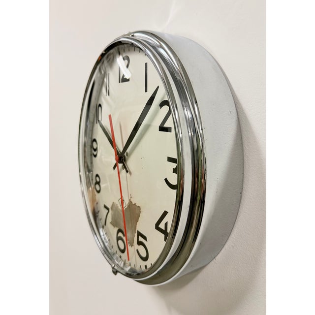 Mid-Century Modern Vintage Industrial Silver Wall Clock from TN, 1960s For Sale - Image 3 of 18