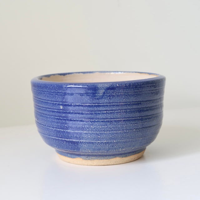 Signed Wabi Sabi Studio Pottery Bowl in Deep Periwinkle Blue Glaze & Wheel-Thrown Texture For Sale - Image 11 of 15