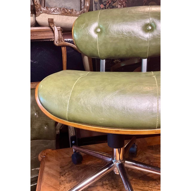 Herman Miller Charles & Ray Eames for Herman Miller Rare Upholstered Molded Plywood Swivel Desk Chair, C. 1950s–1960s For Sale - Image 4 of 7