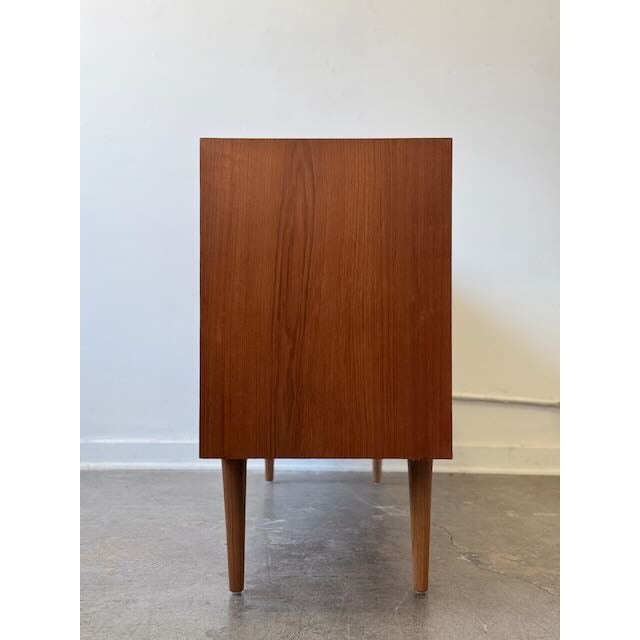 Wood 1960s Danish Teak 8 Drawer Dresser by Hundevad For Sale - Image 7 of 14