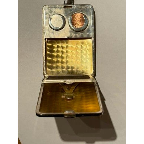 Vintage Elgin Art Deco Period Sterling Silver Ladies Dance Purse Compact Mirror With Coin Slots and Silver Mesh Wrist Strap For Sale - Image 9 of 16