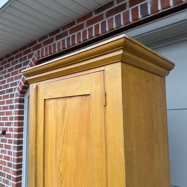 Late 19th Century A Very Fine and Rare Lancaster County, Pa Mustard Yellow Grain Painted 1 Door Chimney Cupboard, Circa 1880's For Sale - Image 5 of 12