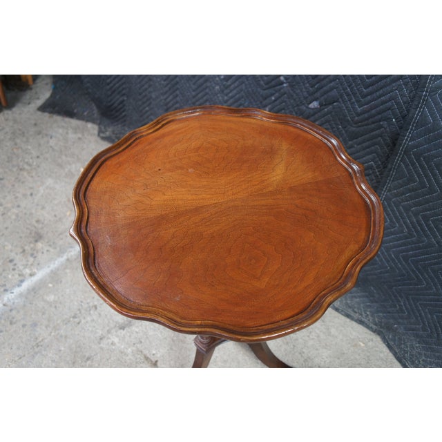 Mersman Mid Century Mahogany Scalloped Fluted Pie Crust Pedestal Stand Table For Sale - Image 6 of 10
