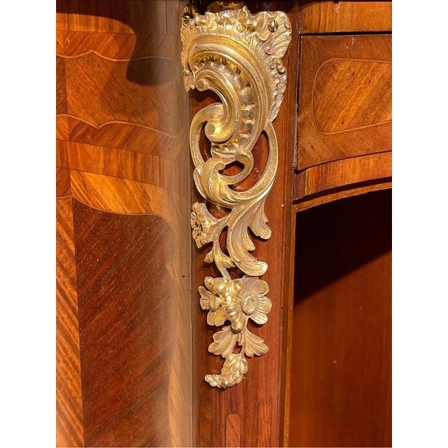 French Louis XV Chest of Drawers, Paris For Sale - Image 5 of 18