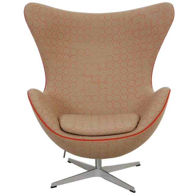 Egg Chair in Beige Fabric by Arne Jacobsen For Sale