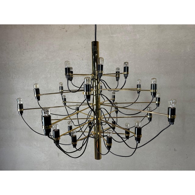 Gold 2097/30 Chandelier by Gino Sarfatti for Flos For Sale - Image 13 of 13