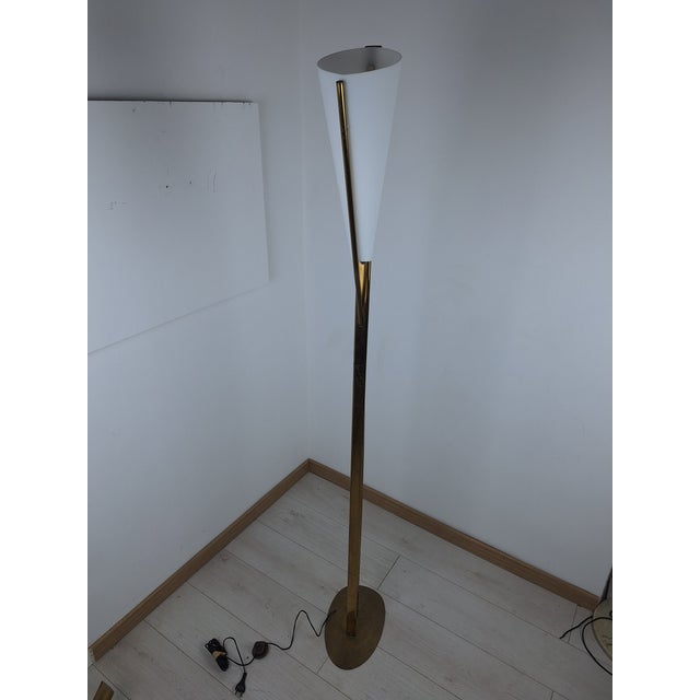 Goldenrod Model 1819 Floor Lamp in Brass and Opaline Glass by Max Ingrand for Fontana Arte, 1950s For Sale - Image 8 of 13
