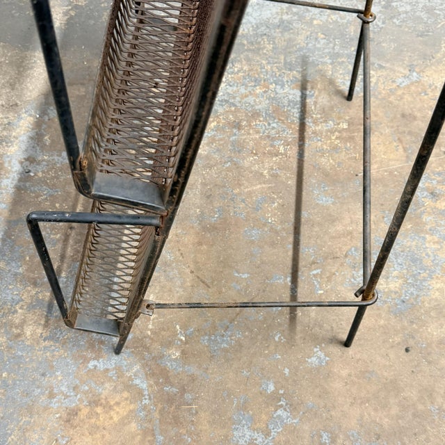 Metal Large Mid 20th Century Modern Free-Standing Collapsible Metal Magazine Rack For Sale - Image 7 of 8