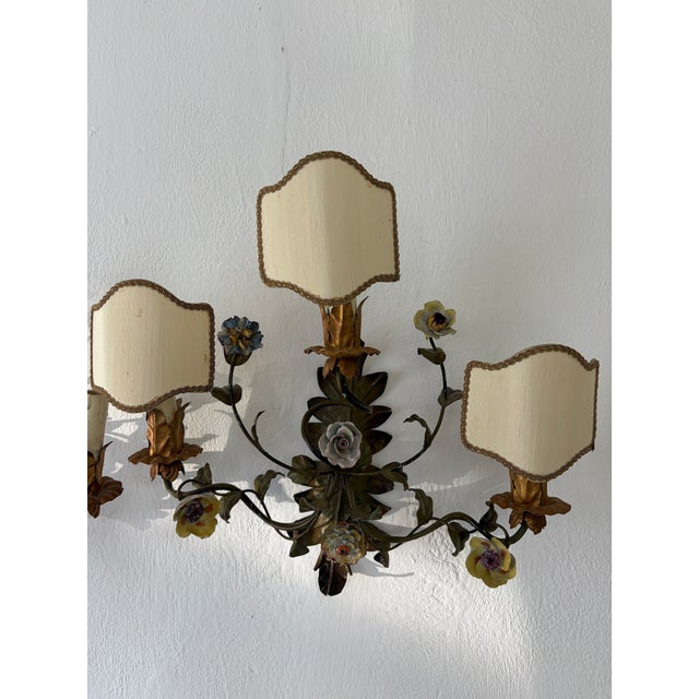 19th Century Big Italian Tole and Porcelain Flowers Polychrome Sconces 3 Lights For Sale - Image 10 of 10