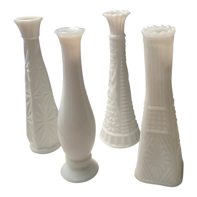 Set a Four Vintage Milk Glass Bud Vases Dash Assorted Patterns Mid-Century Collection For Sale