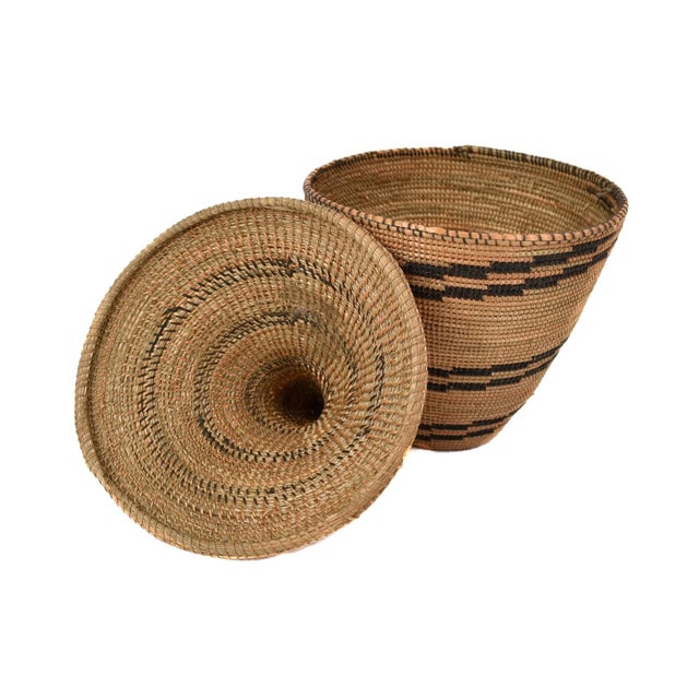 African Early 20th Century Tutsi Basket with Lid Rwanda For Sale - Image 3 of 3