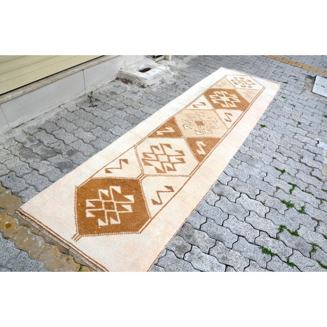 White Madallion Turkish White Floor Rug For Sale - Image 8 of 11