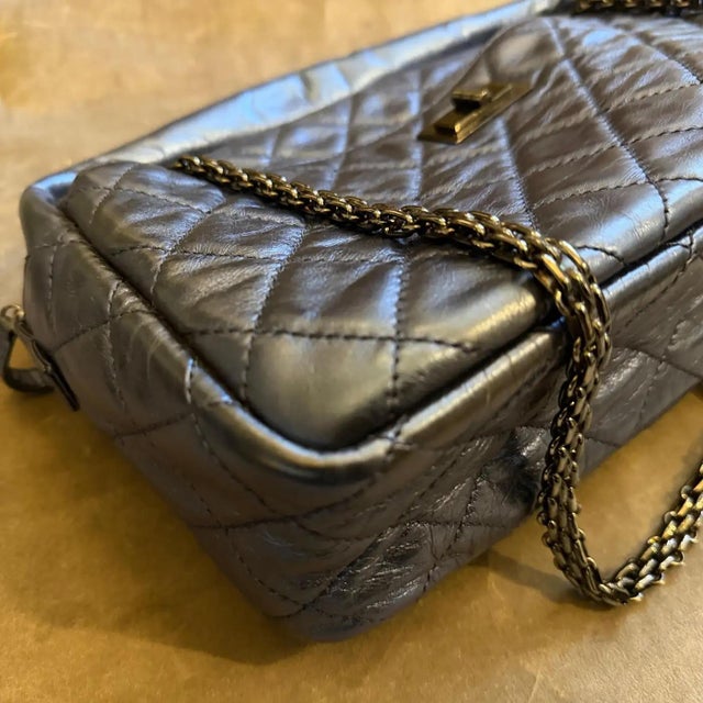 Iconic Chanel 2.55 Blue Metallic Leather and Black Chain Shoulder Bag For Sale - Image 11 of 17