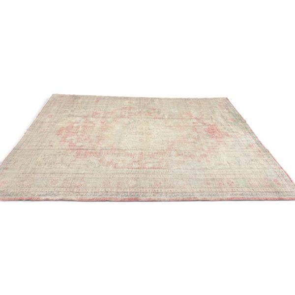1930s Antique Turkish Görde 7'6" X 10'8" – Beautifully Faded Neutral Palette With Red Medallion For Sale - Image 5 of 5