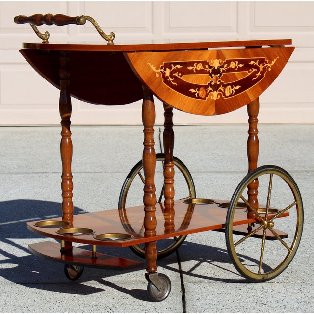 Italian Tea Cart - Mid-Century Sorrento-Style Marquetry Inlaid Wood & Brass Rolling Bar Cart - Made in Italy For Sale - Image 13 of 18
