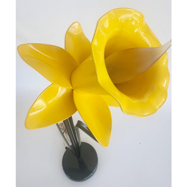 Vintage 1980s Mike Bliss Daffodil Desk Table Lamp, Original Wiring Offered for sale is a vintage 1980s "Daffodil Lamp"—a...