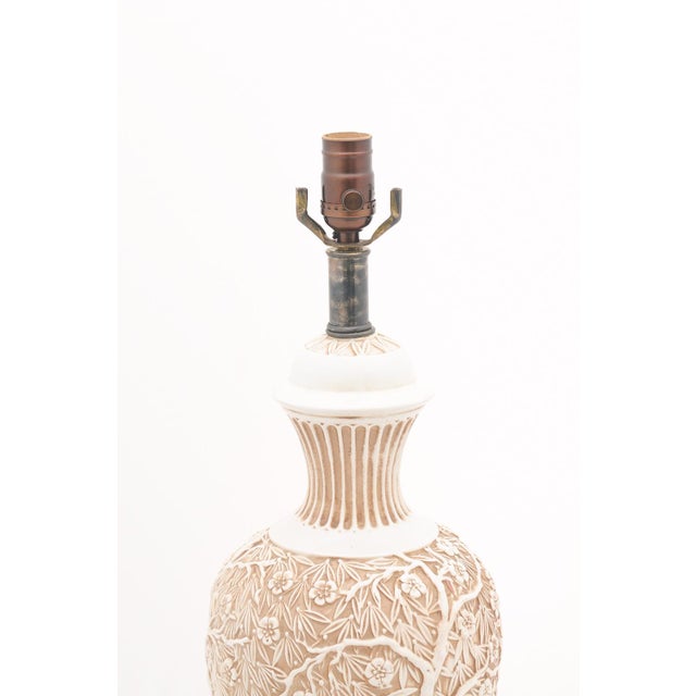 1950s Pair of 1960s Italian Cream Bristolia Ceramic Relief Table Lamps For Sale - Image 5 of 11