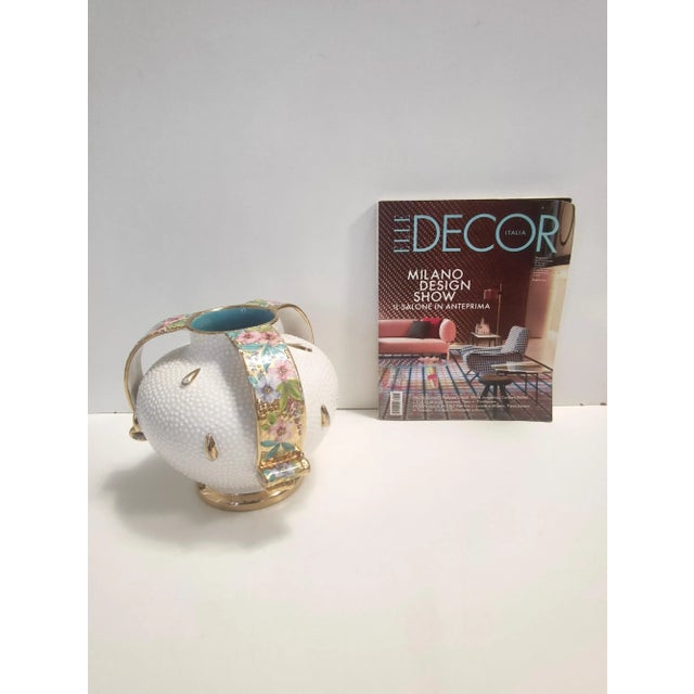 Vintage White and Gold Deruta Earthenware Vase with Multicolored Flowers, Italy, 1950s For Sale - Image 4 of 14