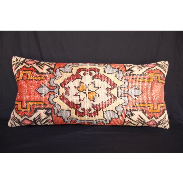 Here i am listing a 100% Handmade double knotted rug pillow cover, made from Vintage Oushak carpet rug. This’s a modern...