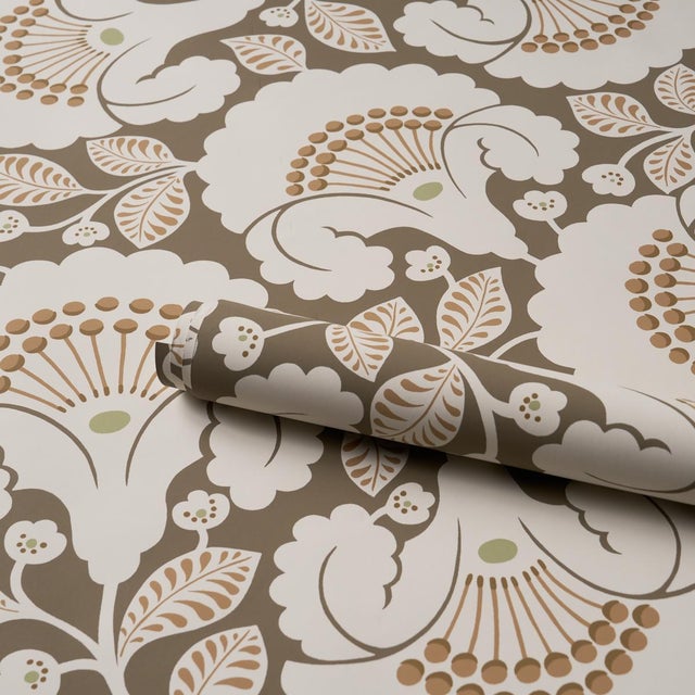 Schumacher Schumacher Jackie Wallcovering In Brown For Sale - Image 4 of 6