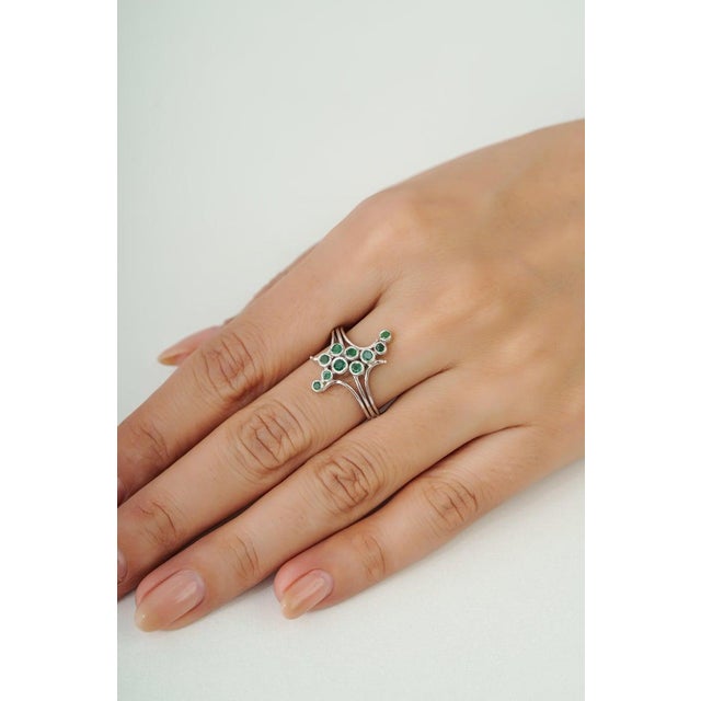 Artistic Abstract Vibrant Emerald Bubble Ring in 925 Sterling Silver, Size 7 For Sale - Image 6 of 12