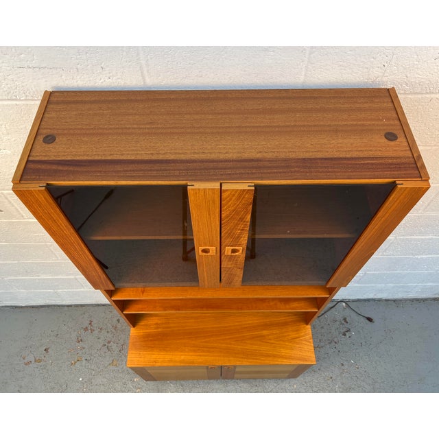 Mid-Century Danish Modern Teak Lighted Display Cabinet For Sale In New York - Image 6 of 12
