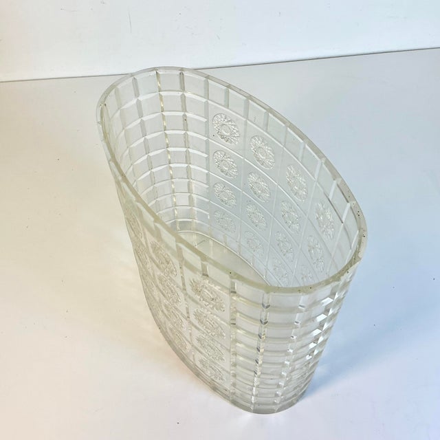 1950s Vintage Hollywood Regency Lucite Acrylic Wastebasket. For Sale - Image 9 of 17