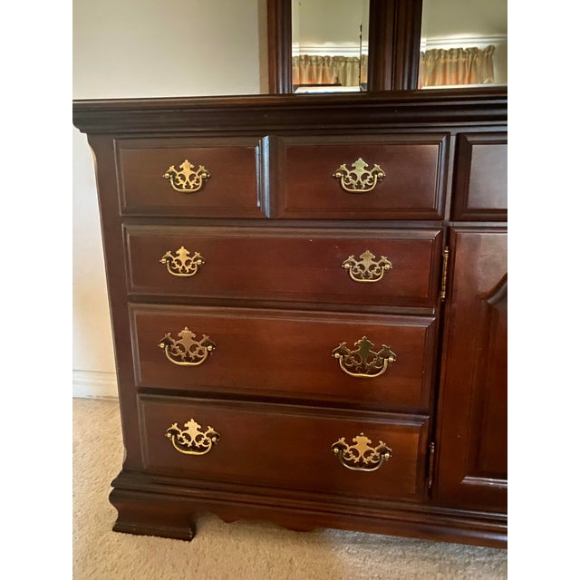 Late 20th Century Broyhill Premier "Ethan Allen Style" Cherry Wood Triple Dresser & Triptych Split Swan-Neck Pediment Top Mirror Mint Condition For Sale - Image 12 of 18