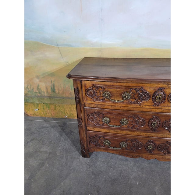 Louis XV Chest of Drawers in Walnut For Sale - Image 6 of 13