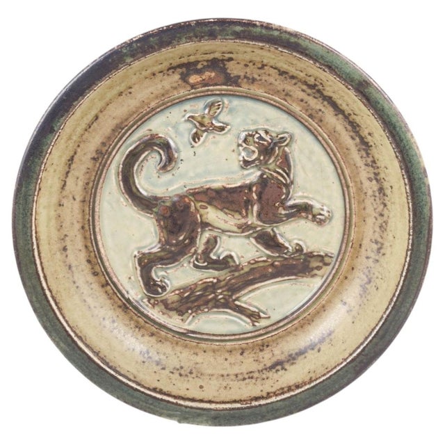 1960s Round Stoneware Dish with Relief of Lion by Knud Kyhn for Royal Copenhagen, 1964 For Sale - Image 5 of 5