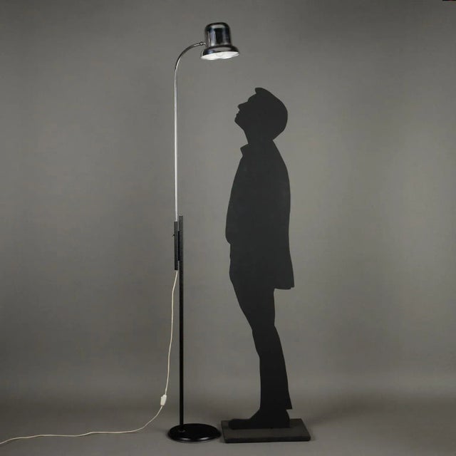 Floor lamp with adjustable height and adjustable diffuser in metal and enamelled and chromed aluminium. This piece is...