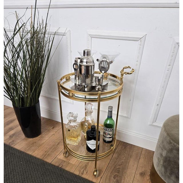 Hollywood Regency Italian Hollywood Regency Round Two-Tier Brass and Glass Bar Cart from Milo Baughman, 1970s For Sale - Image 3 of 9