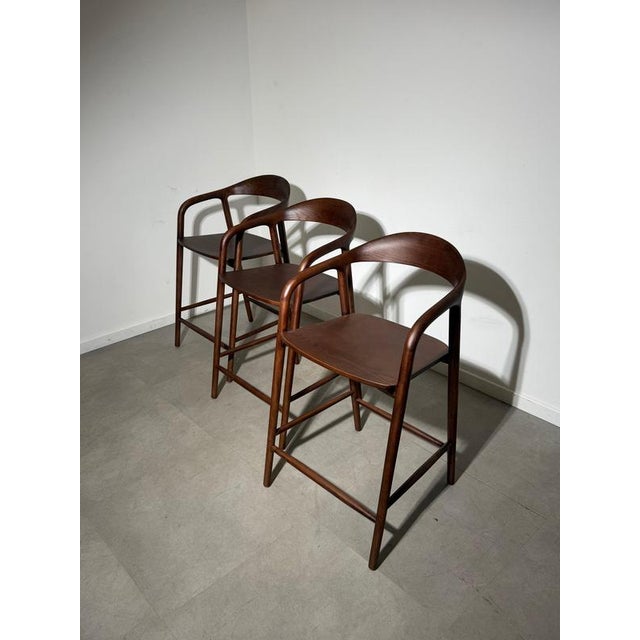 Designed for everyday comfort and lasting appeal, the Kobe bar chair brings together flowing curves, thoughtful...