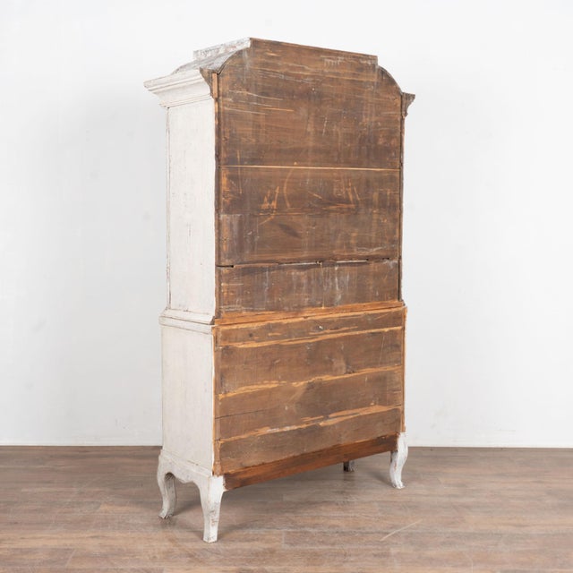 Early 19th Century Swedish Gustavian White Painted Pine Cabinet With Drawers For Sale - Image 12 of 12
