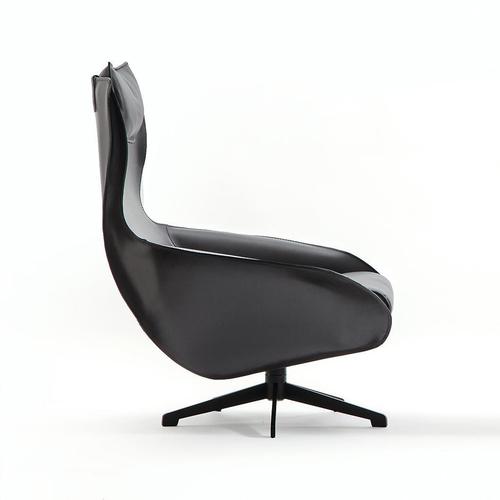 Cassina Cab Lounge Chair in Tubular Steel and Leather by Mario Bellini for Cassina For Sale - Image 4 of 6