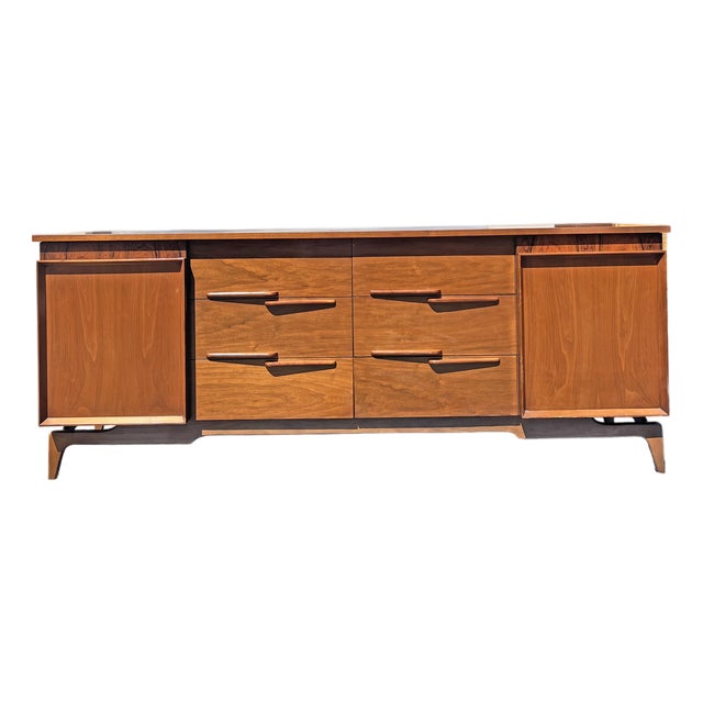 Mid Century Modern Vintage Long Dresser or Credenza Floating Design Parvin Style For Sale