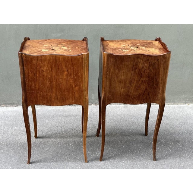 1950s Pair of French Louis XV Style Rosewood Side Tables Nightstands For Sale - Image 4 of 8