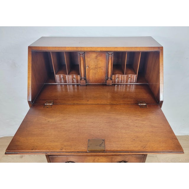 Edwardian Bureau Desk in Walnut, 1910 For Sale - Image 9 of 18