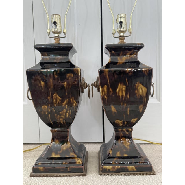 Offering for sale this gorgeous pair of table lamps by the highly esteemed Currey & Company with the following fine...