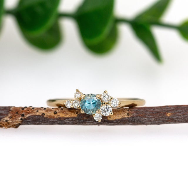 Modern Cambodian Blue Zircon Ring With Earth Mined Diamond Accents in 14k Gold | Rd 4mm, Size 6.75 For Sale - Image 3 of 7